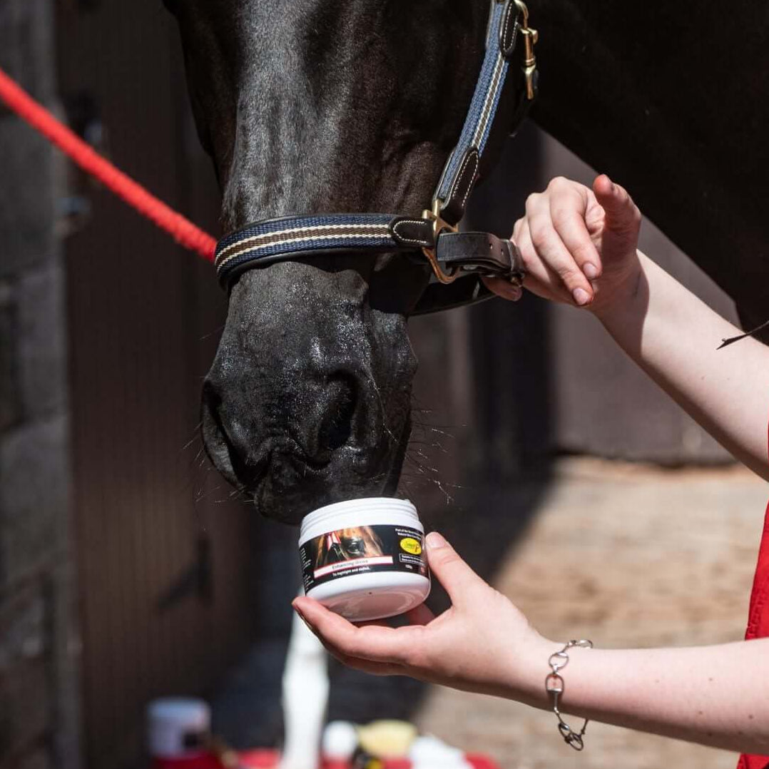 Smart Grooming Enhancing Gloss