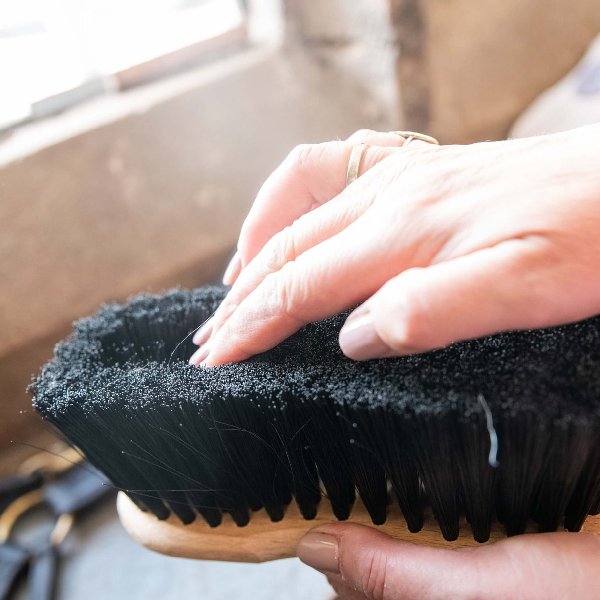 Borstiq Shaped Soft Flick Brush