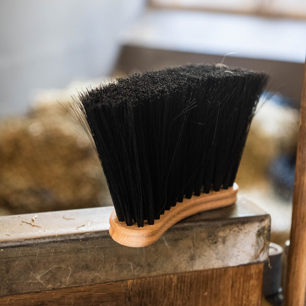 Borstiq Banana Maxi Soft Flick Brush